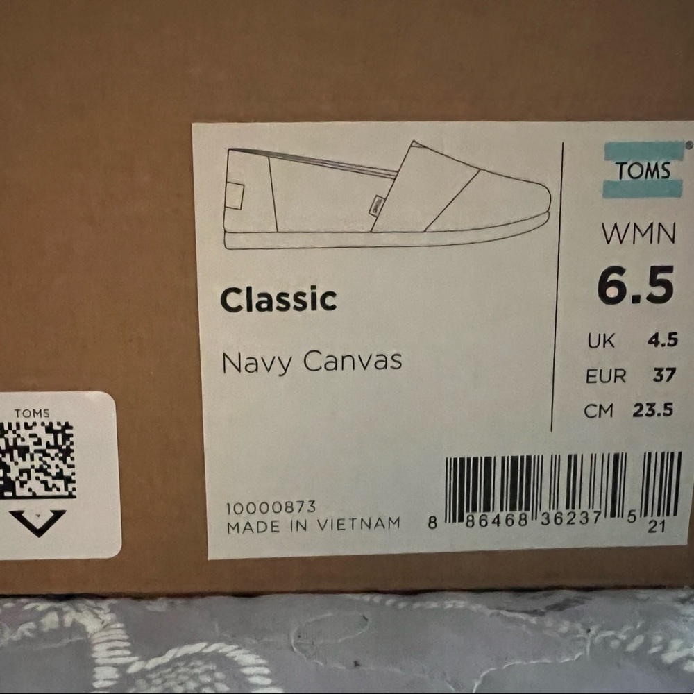 Womens Toms. Worn 3 times. Great Used Condition.